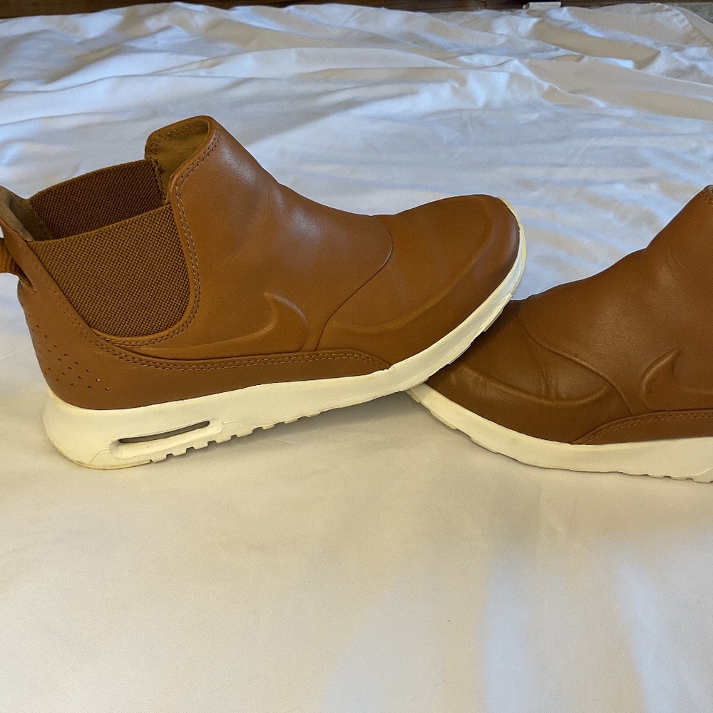 Nike air max brown leather bootie size 6.5